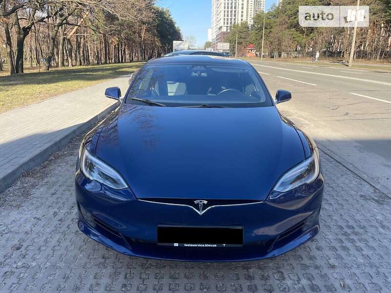 Tesla Model s (2017)