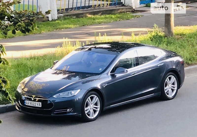 Tesla Model s (2014)