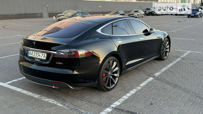 Tesla Model s (2016)
