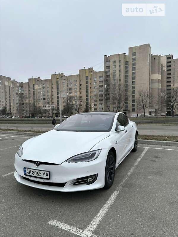 Tesla Model s (2018)