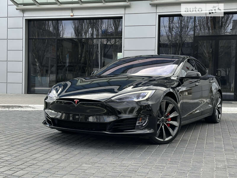 Tesla Model s (2017)