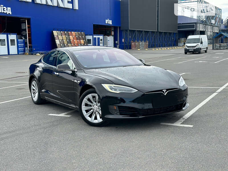 Tesla Model s (2019)