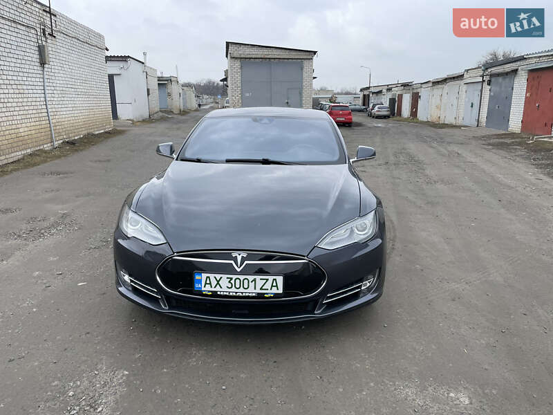 Tesla Model s (2014)