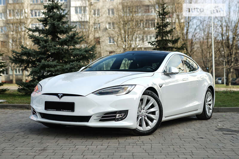 Tesla Model s (2017)