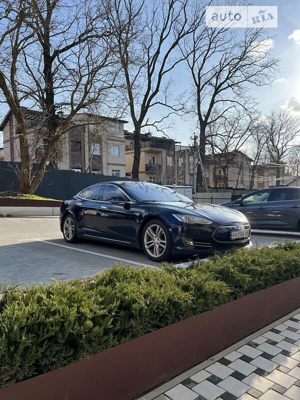 Tesla Model s (2013)