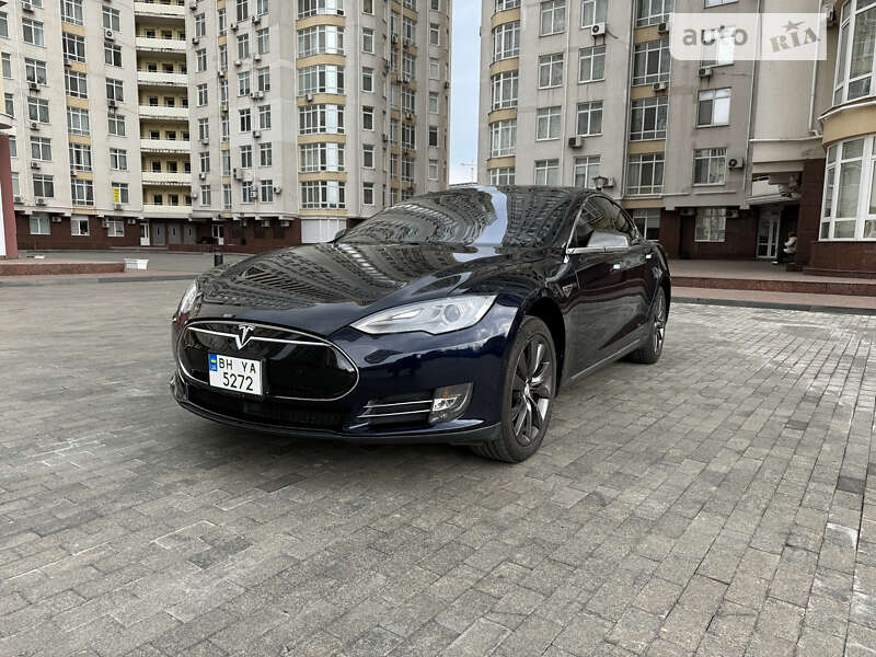 Tesla Model s (2015)