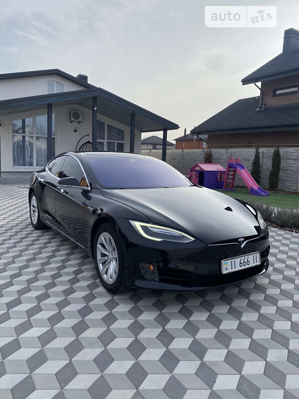 Tesla Model s (2016)