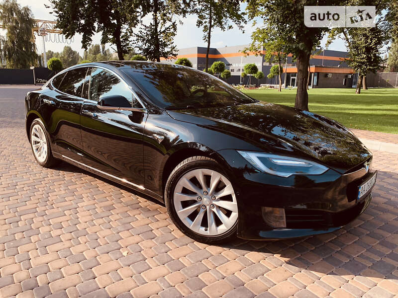 Tesla Model s (2017)