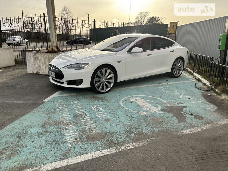 Tesla Model s (2013)