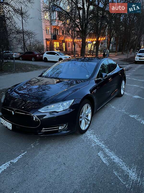 Tesla Model s (2014)