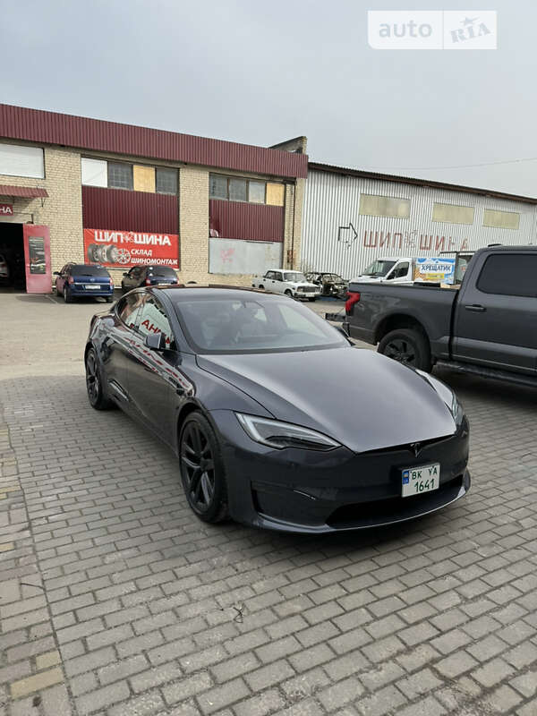 Tesla Model s (2021)
