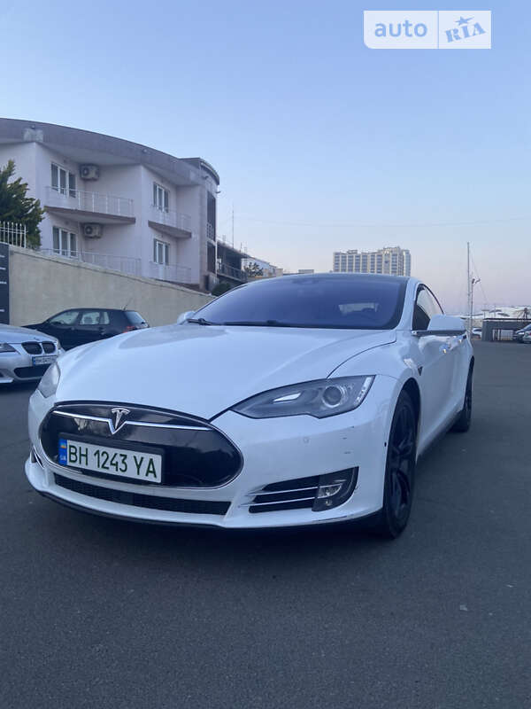 Tesla Model s (2014)