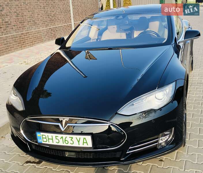 Tesla Model s (2014)