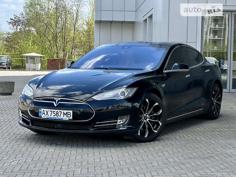 Tesla Model s (2015)
