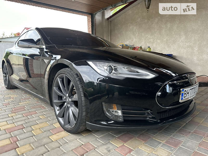 Tesla Model s (2013)