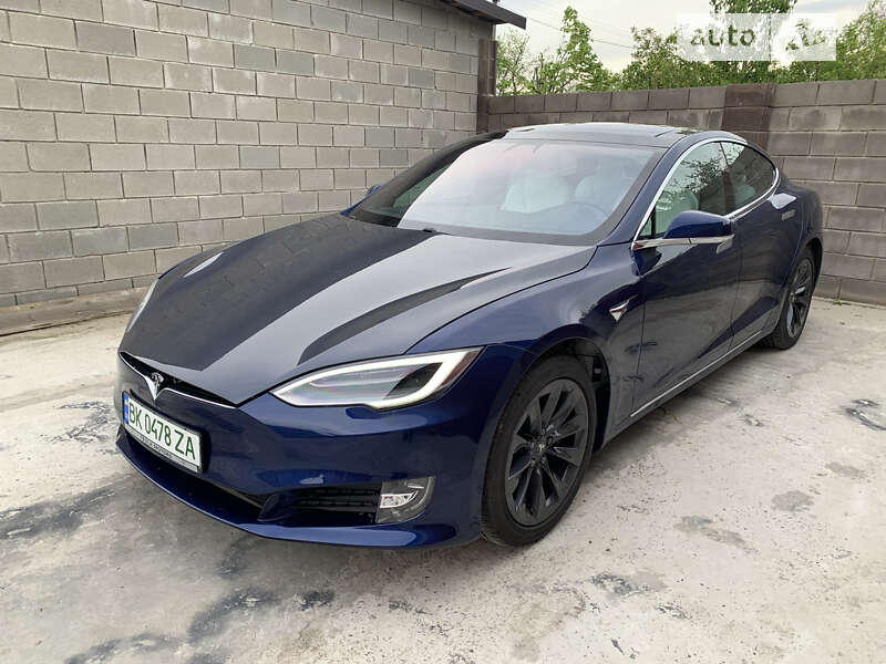 Tesla Model s (2018)