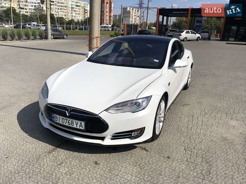 Tesla Model s (2016)