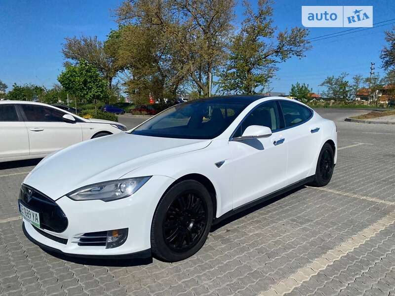 Tesla S 85 (2012)