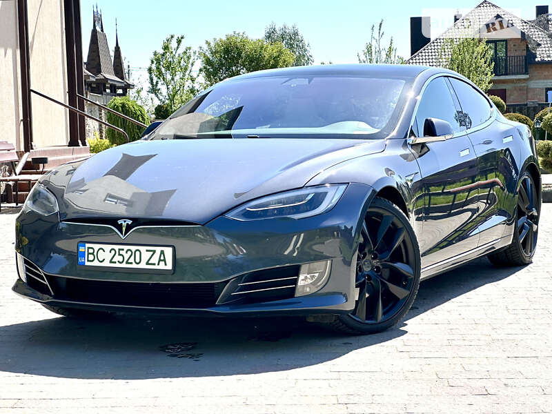 Tesla Model s (2019)