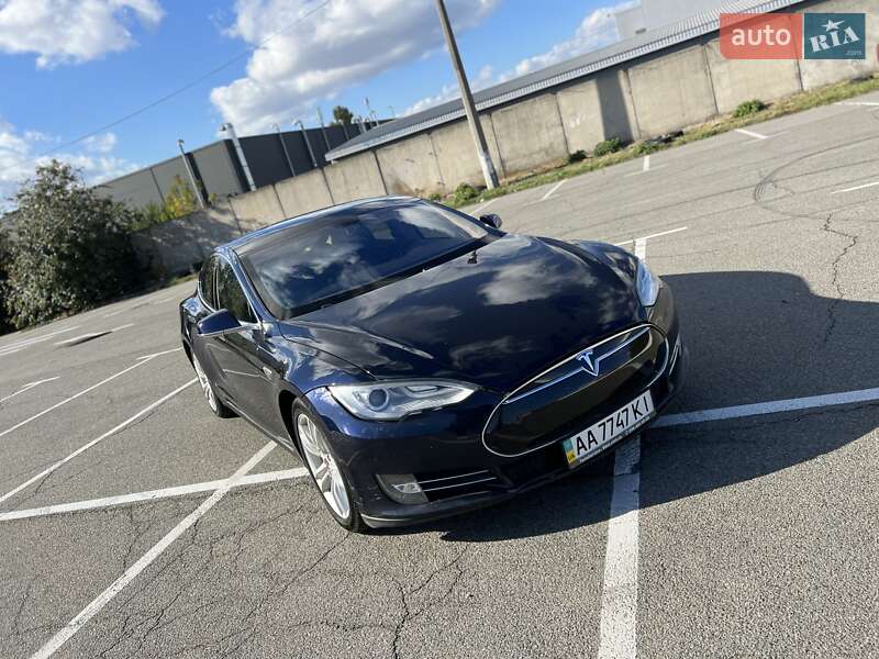 Tesla Model s (2013)