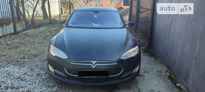 Tesla Model s (2013)