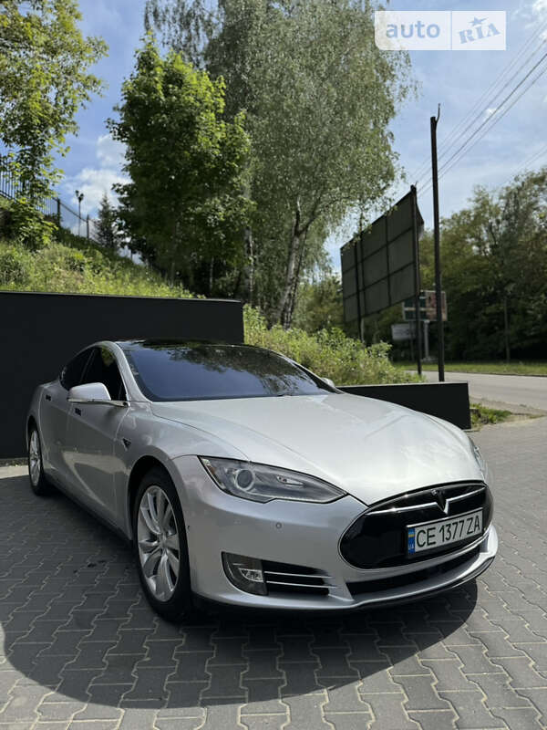 Tesla Model s (2015)