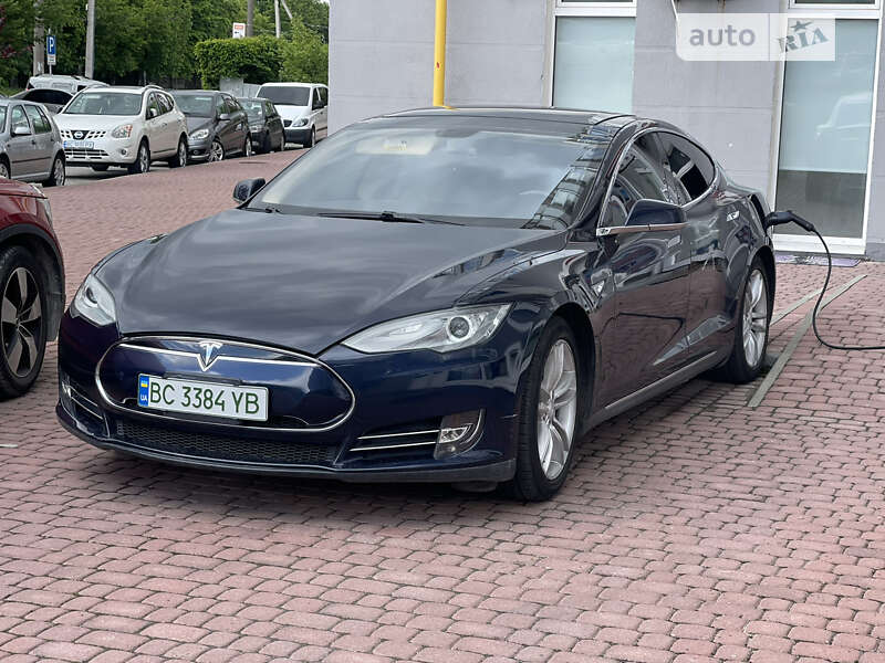 Tesla Model s (2013)