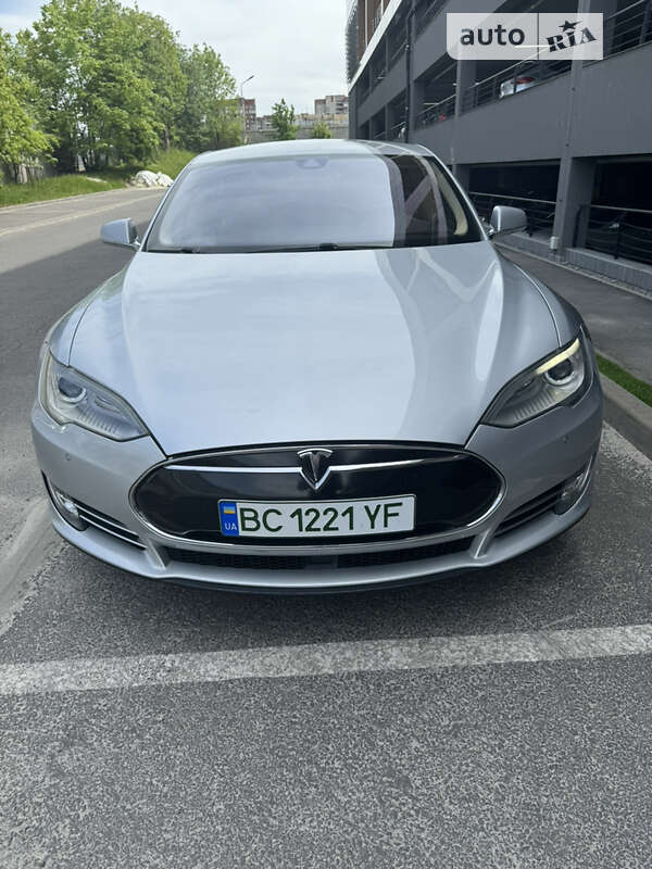 Tesla Model s (2014)