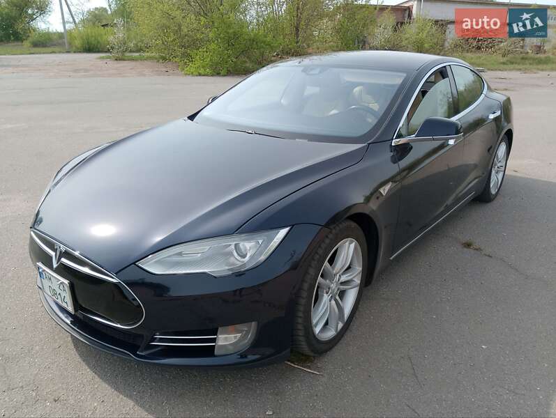 Tesla Model s (2015)