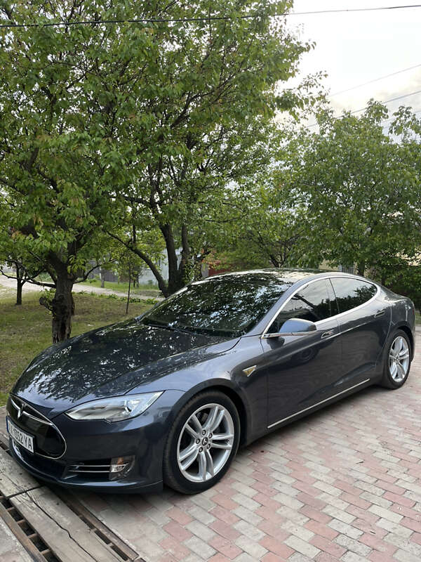Tesla Model s (2015)