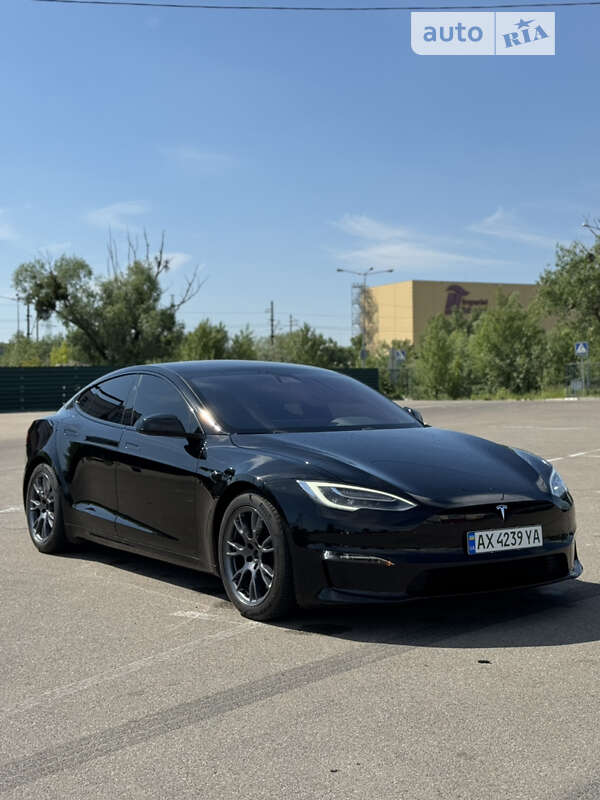 Tesla Model s (2021)