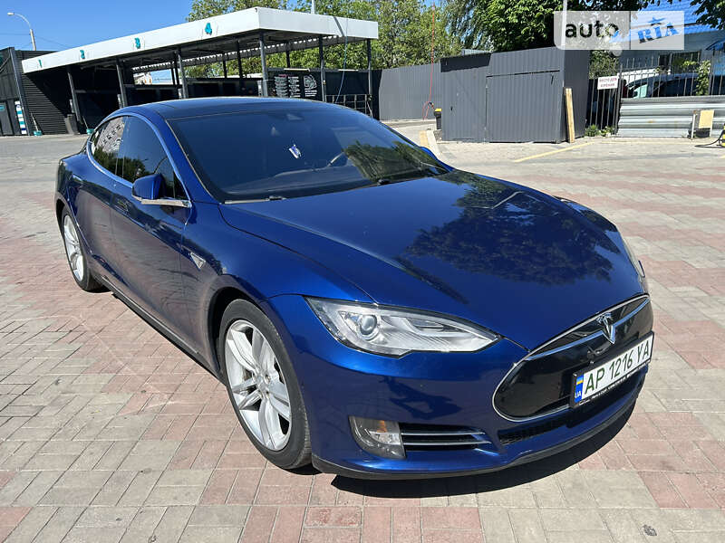 Tesla Model s (2016)