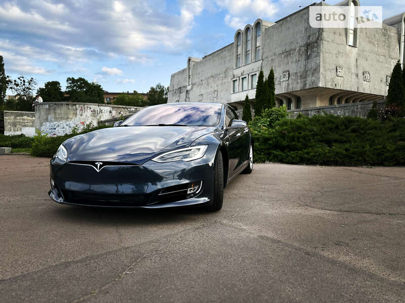 Tesla Model s (2017)