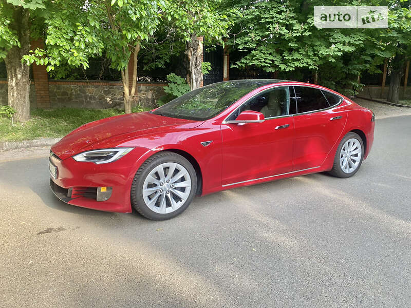 Tesla Model s (2016)