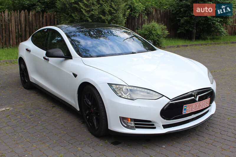 Tesla Model s (2015)