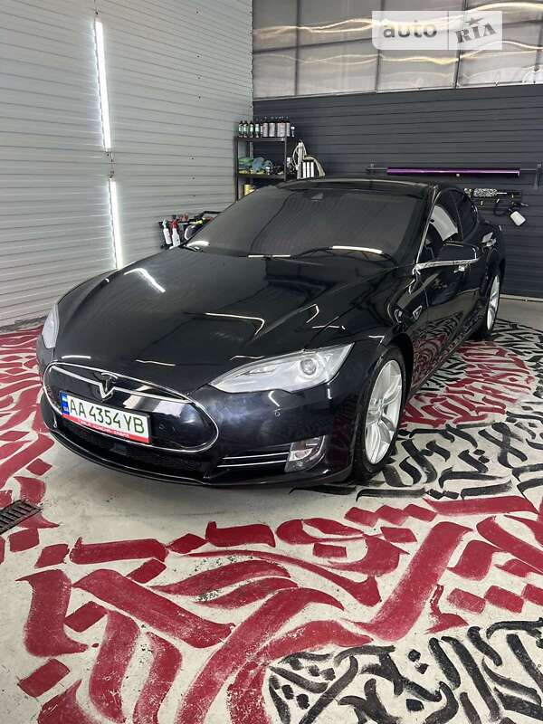 Tesla Model s (2016)