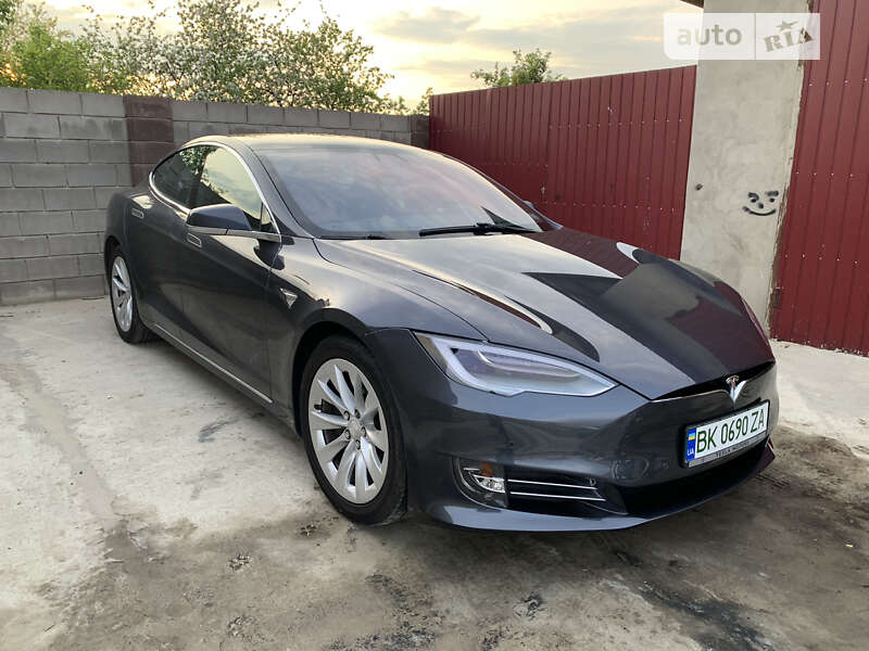 Tesla Model s (2017)