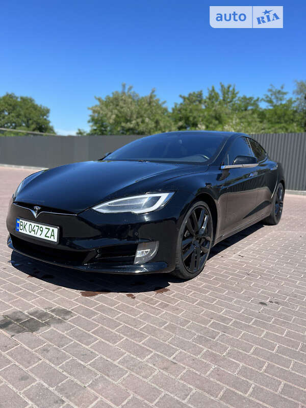 Tesla Model s (2017)
