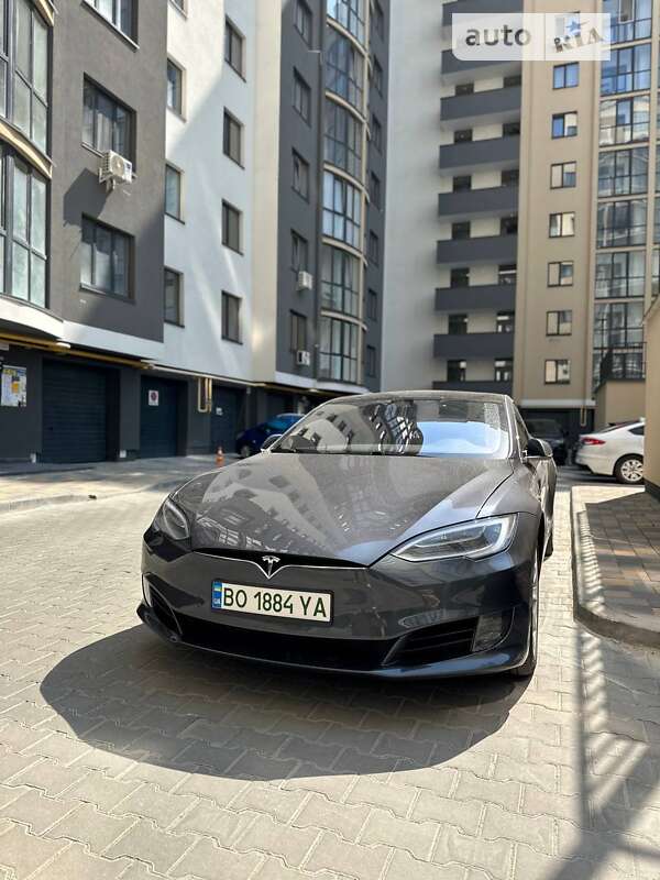 Tesla Model s (2017)