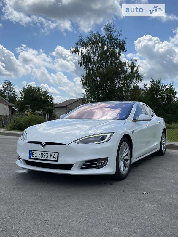 Tesla Model s (2017)