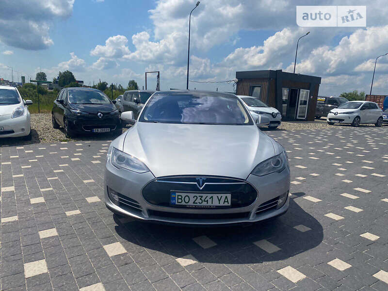Tesla Model s (2014)