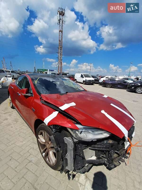 Tesla Model s (2016)