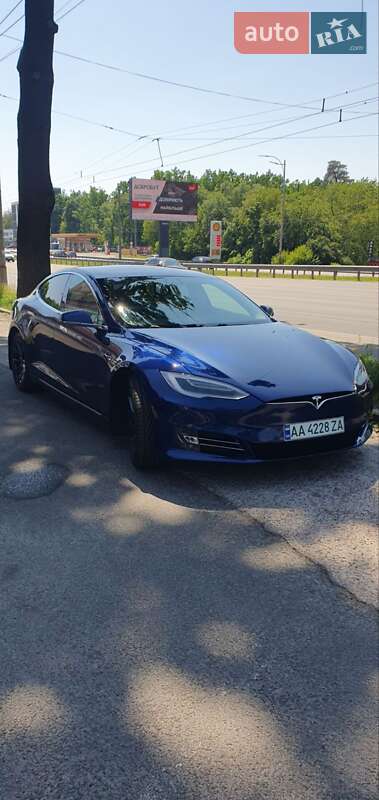 Tesla Model s (2017)