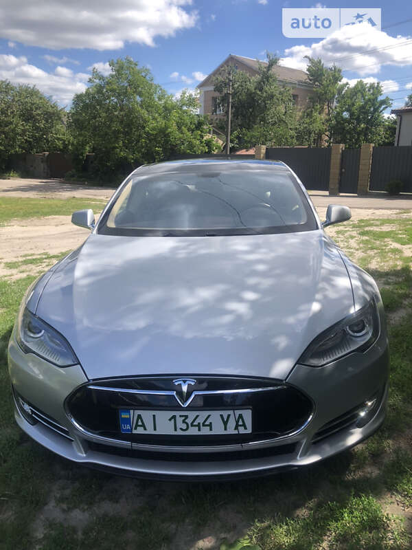 Tesla Model s (2013)