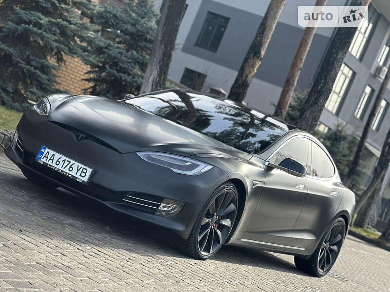 Tesla Model s (2016)