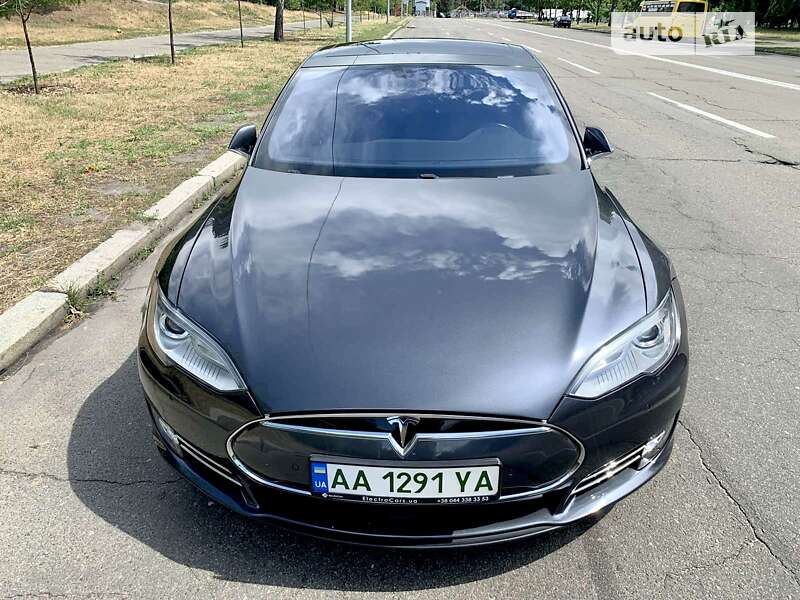 Tesla Model s (2016)