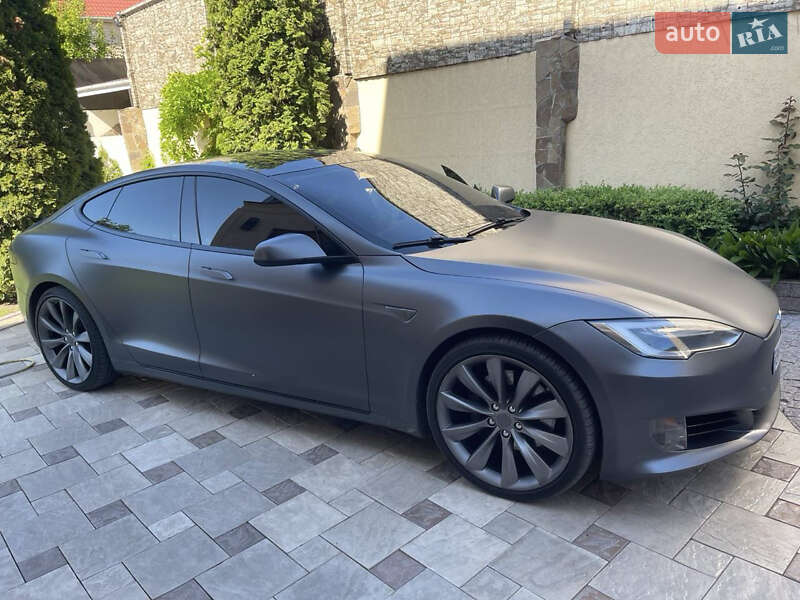 Tesla Model s (2016)