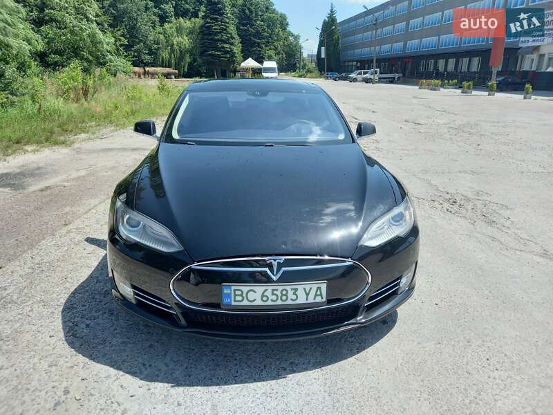 Tesla Model s (2012)
