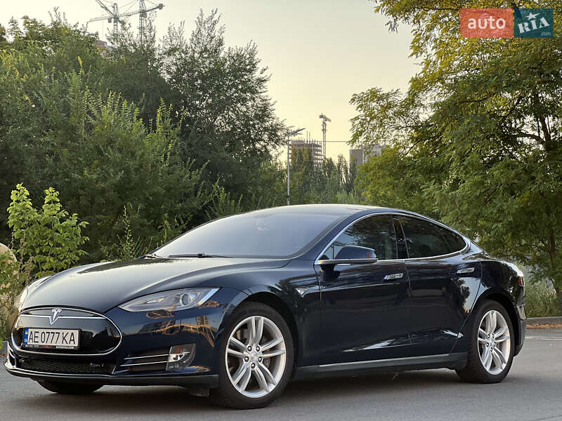 Tesla Model s (2014)