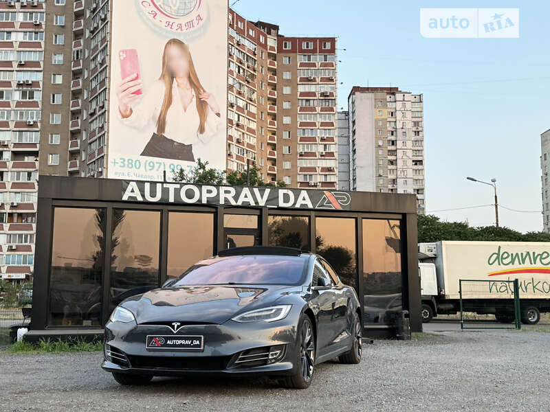 Tesla Model s (2018)
